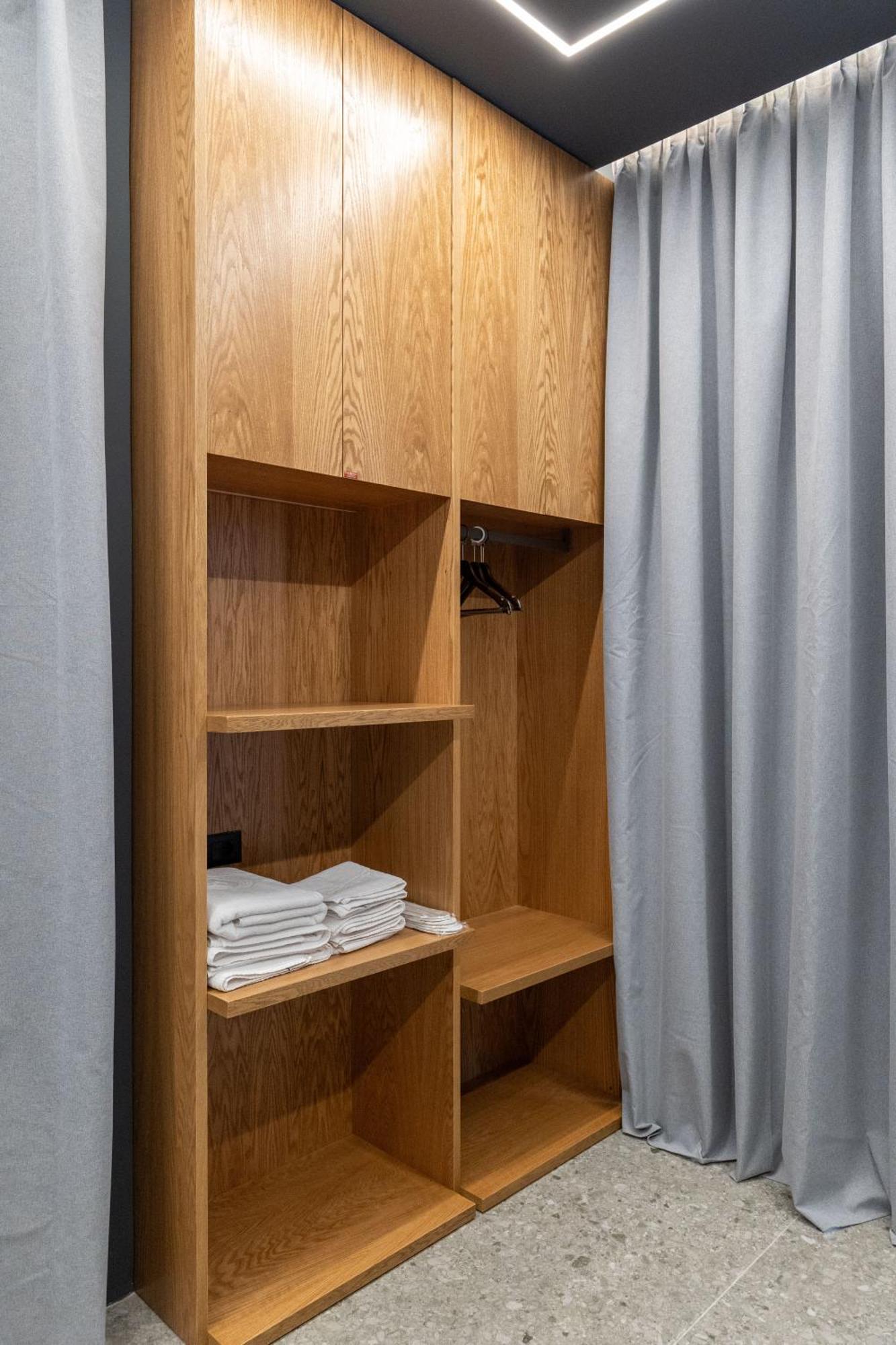 Gest Hotel Radhime Bagian luar foto