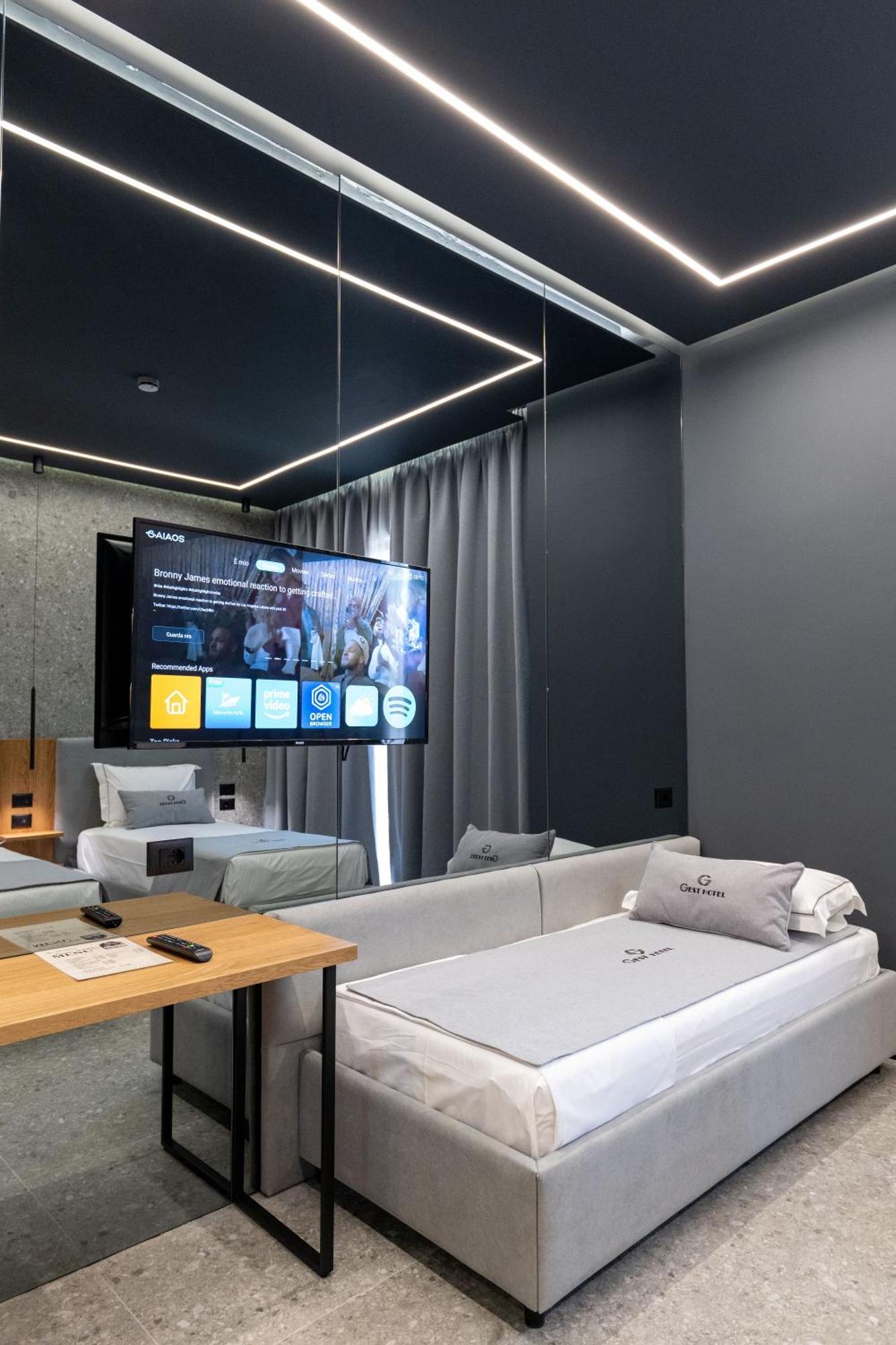 Gest Hotel Radhime Bagian luar foto