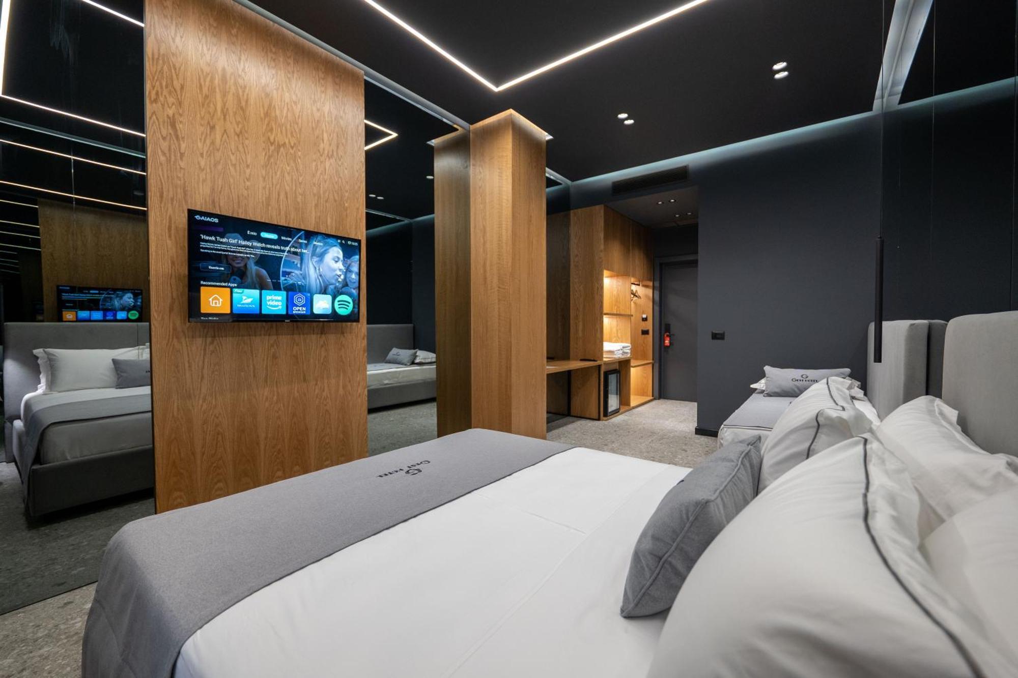 Gest Hotel Radhime Bagian luar foto