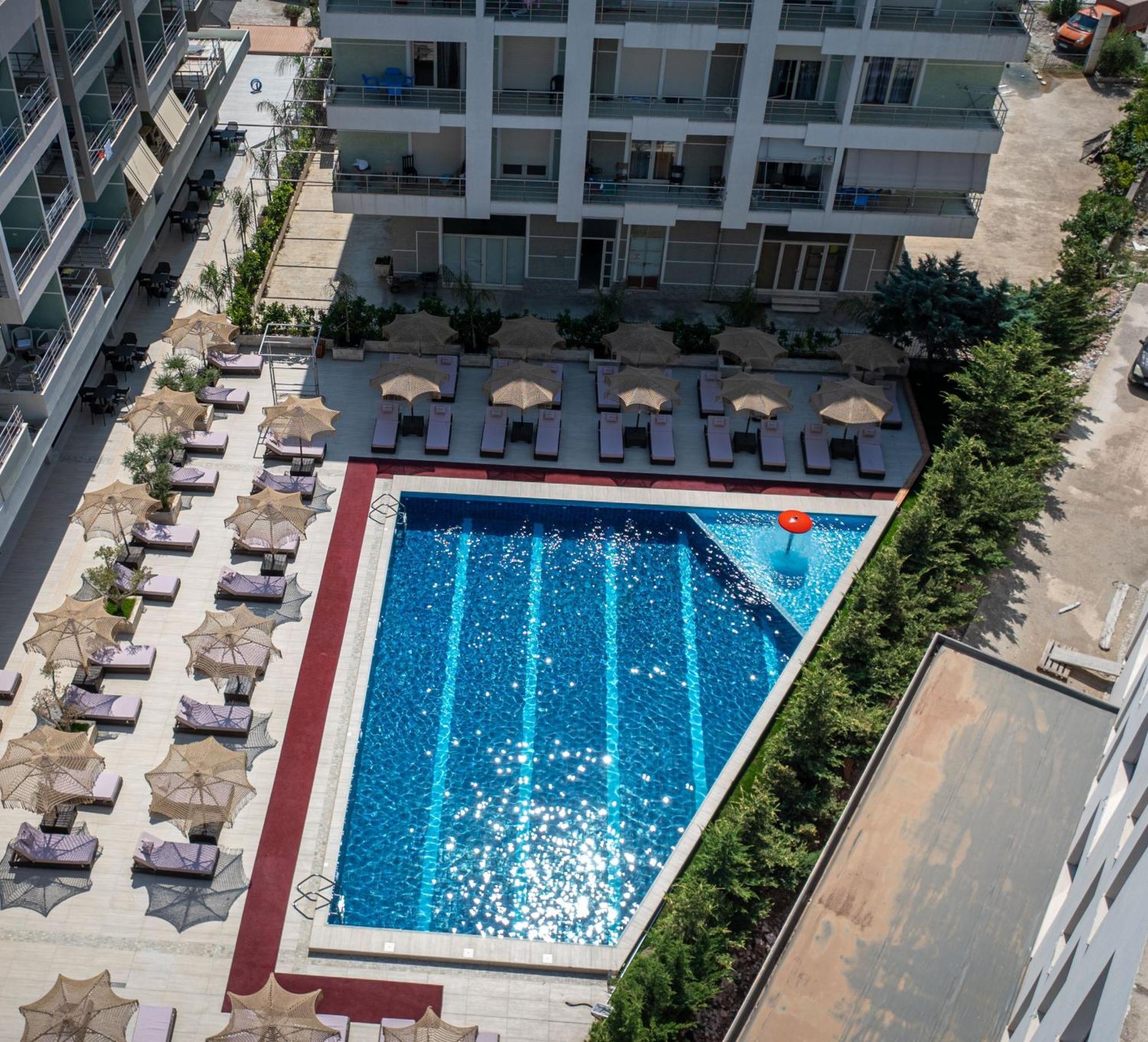Gest Hotel Radhime Bagian luar foto
