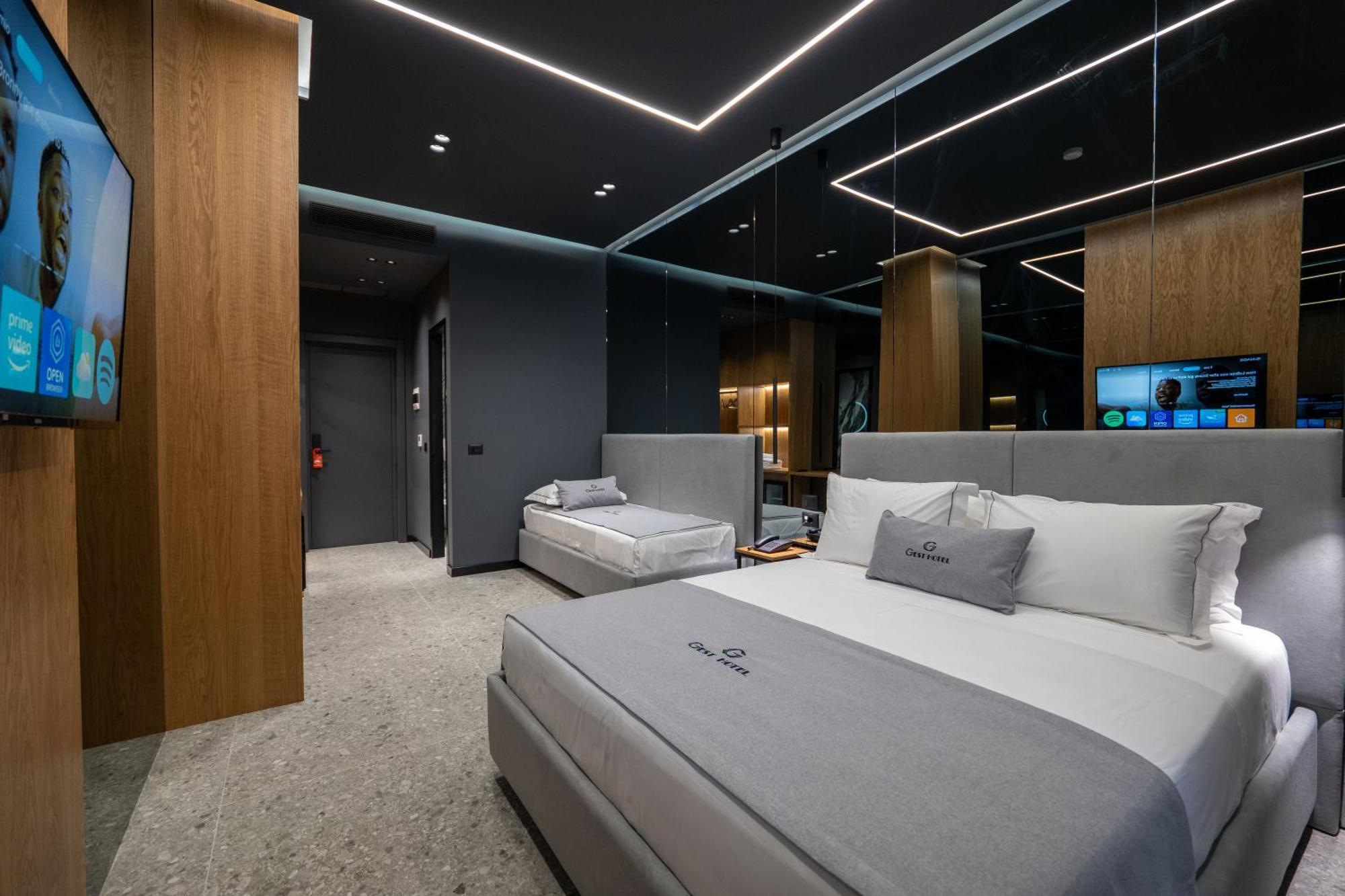 Gest Hotel Radhime Bagian luar foto