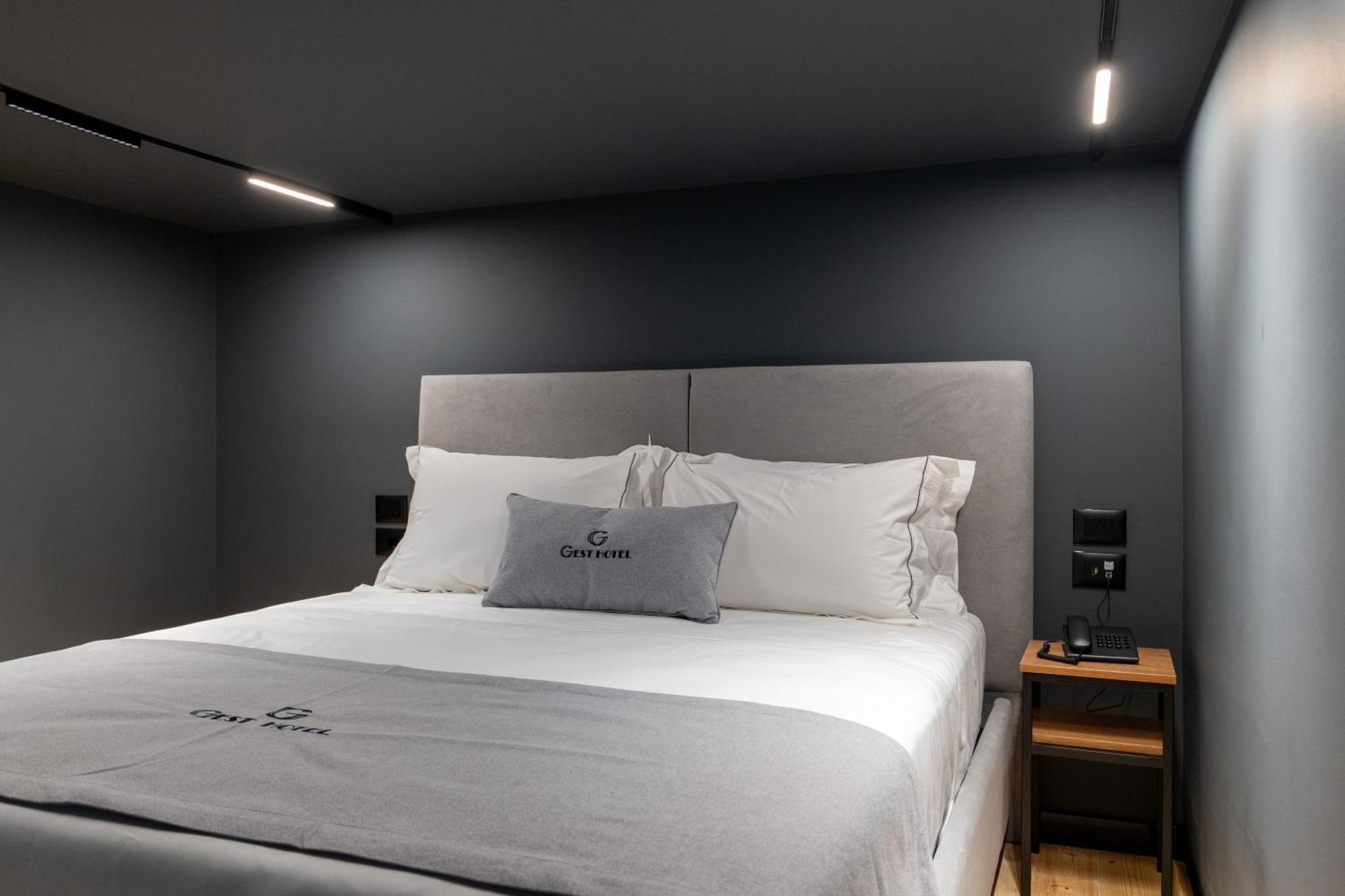 Gest Hotel Radhime Bagian luar foto