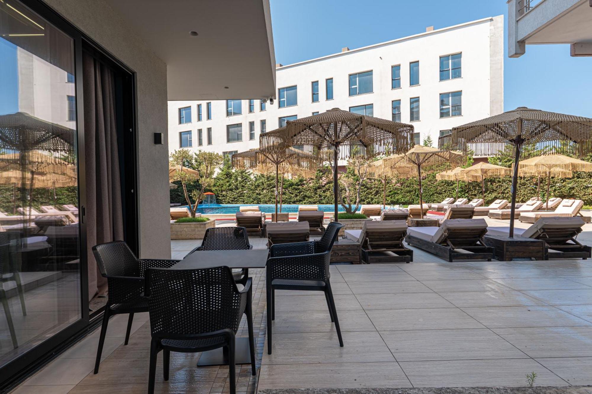 Gest Hotel Radhime Bagian luar foto