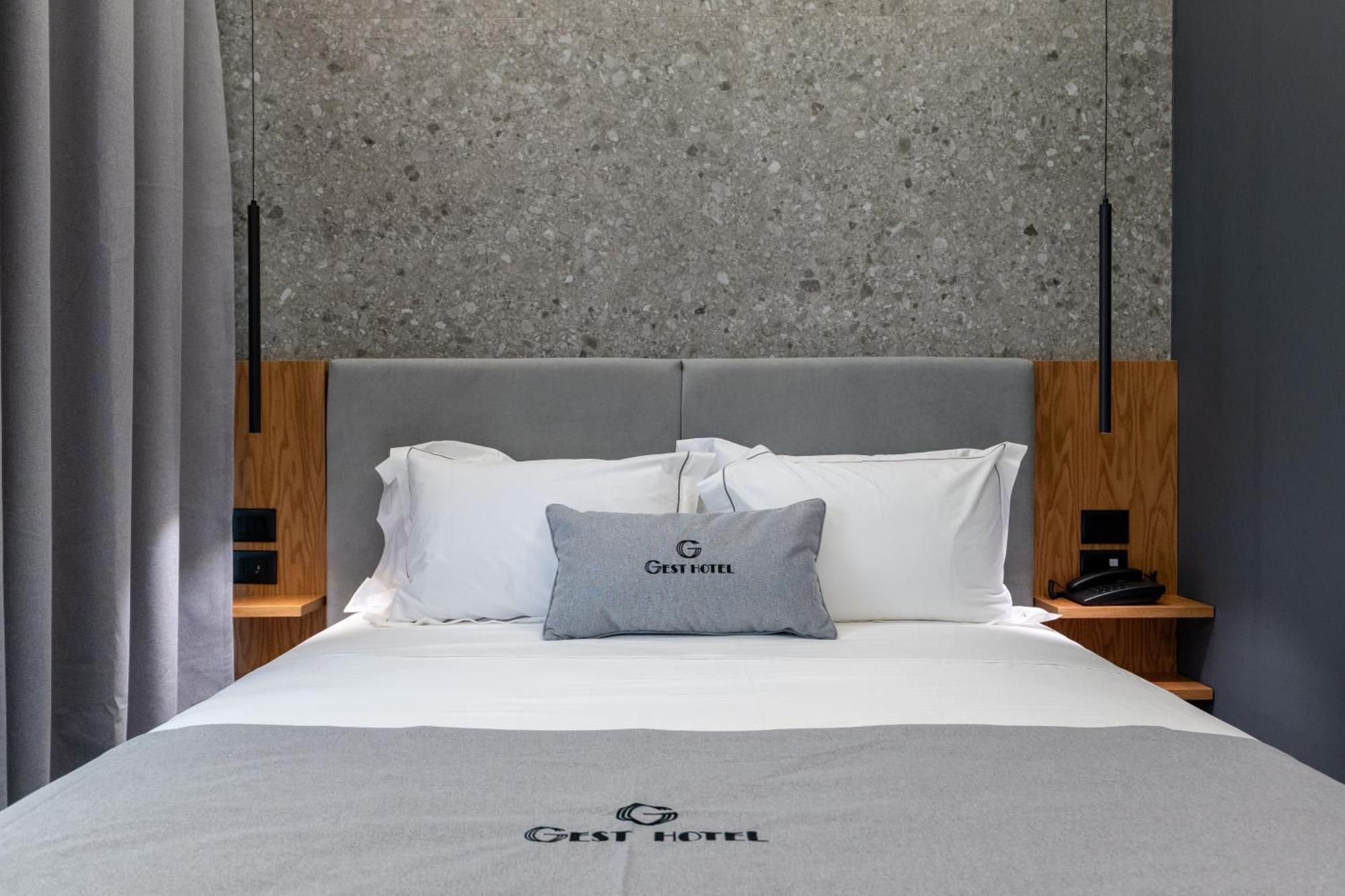 Gest Hotel Radhime Bagian luar foto