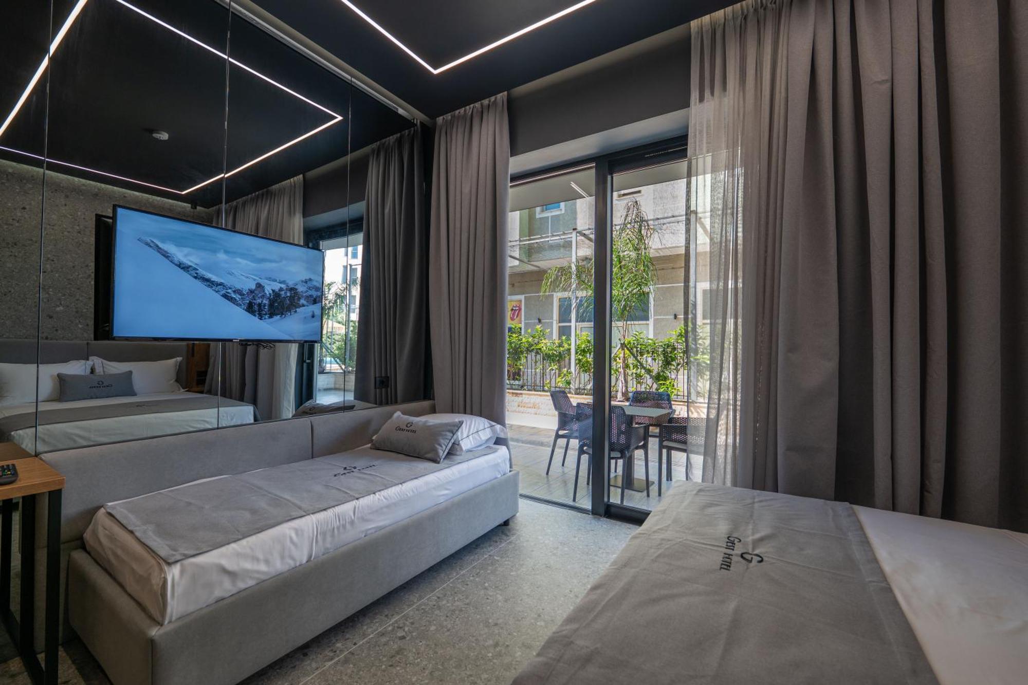 Gest Hotel Radhime Bagian luar foto