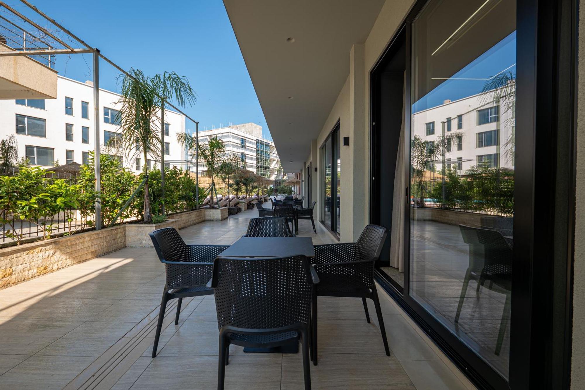 Gest Hotel Radhime Bagian luar foto
