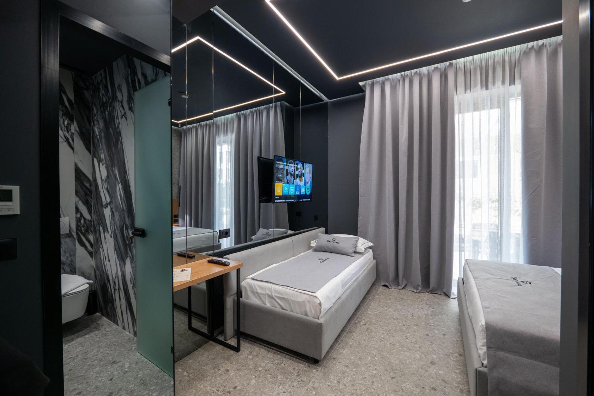 Gest Hotel Radhime Bagian luar foto