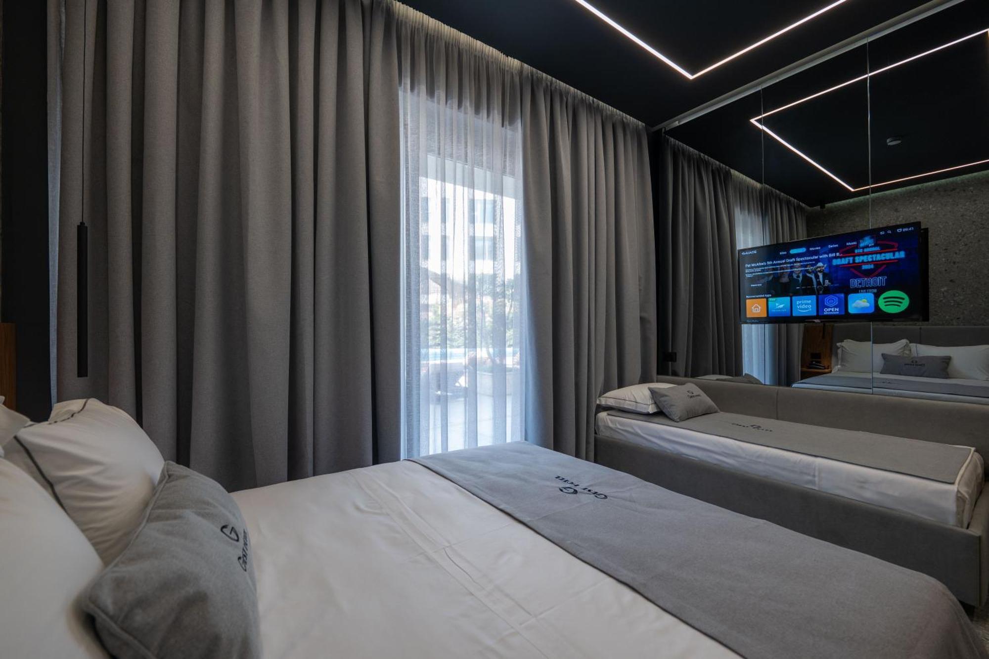 Gest Hotel Radhime Bagian luar foto