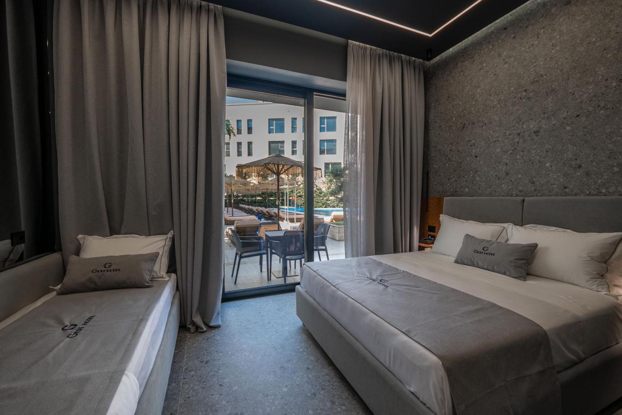 Gest Hotel Radhime Bagian luar foto