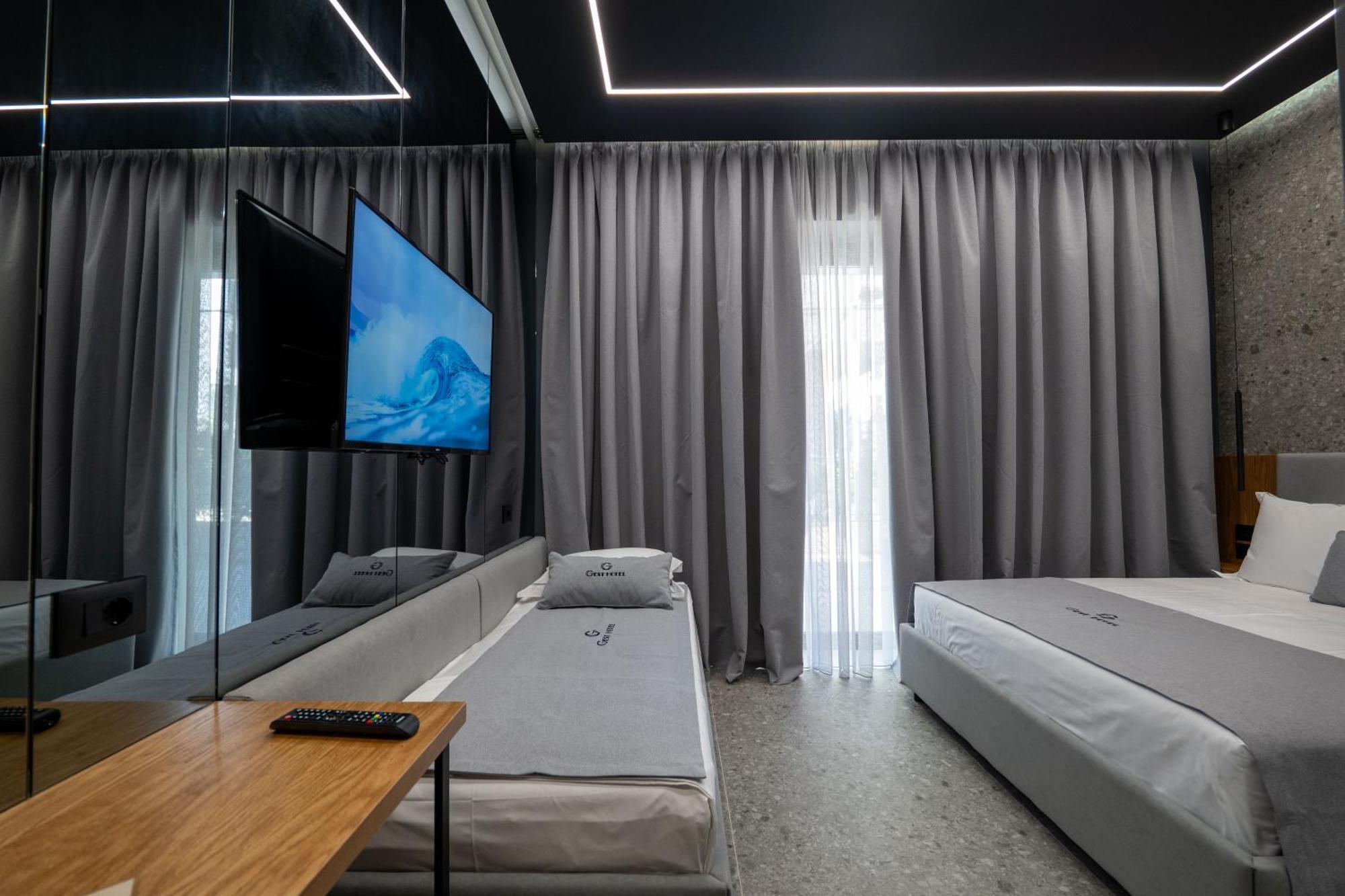 Gest Hotel Radhime Bagian luar foto