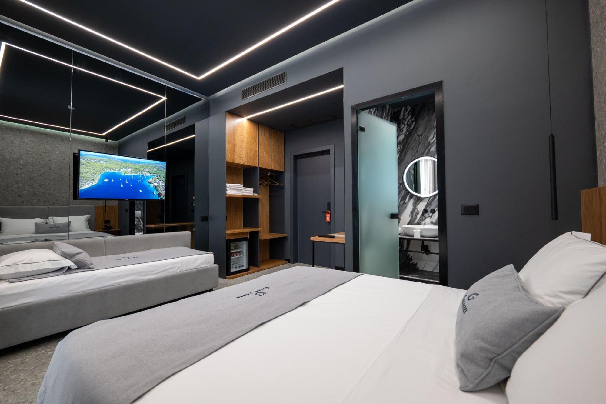 Gest Hotel Radhime Bagian luar foto
