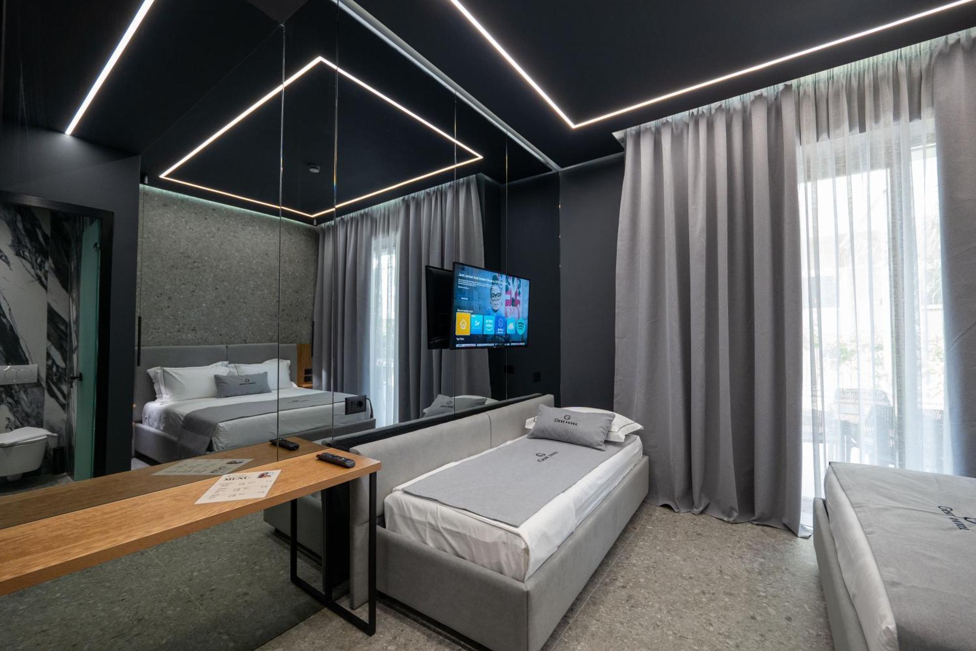 Gest Hotel Radhime Bagian luar foto
