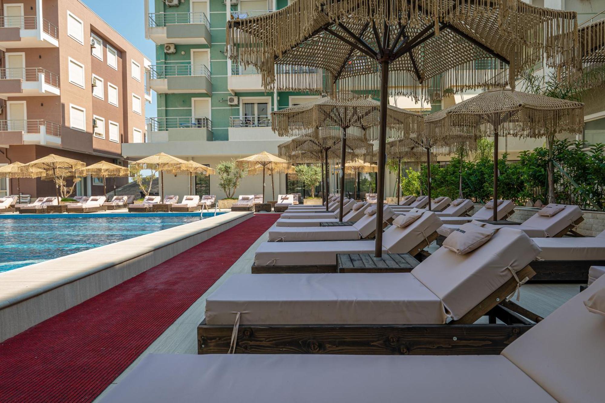Gest Hotel Radhime Bagian luar foto