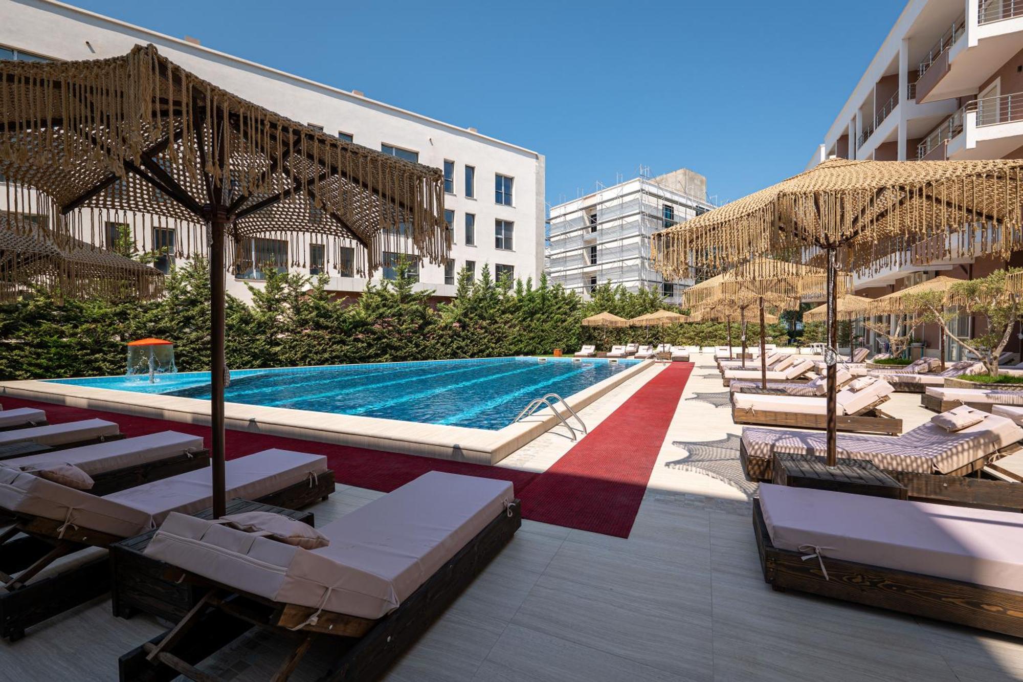 Gest Hotel Radhime Bagian luar foto