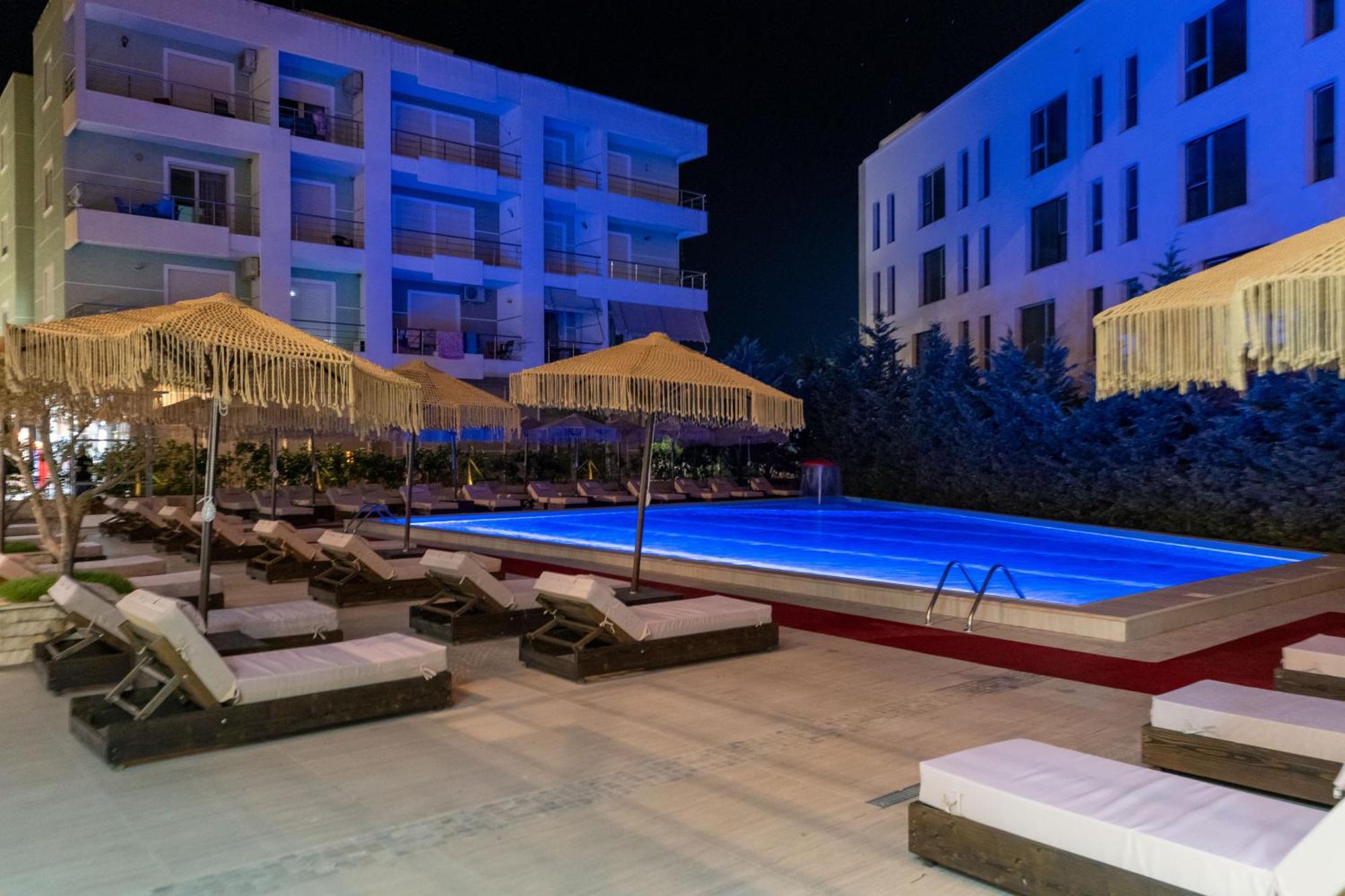 Gest Hotel Radhime Bagian luar foto