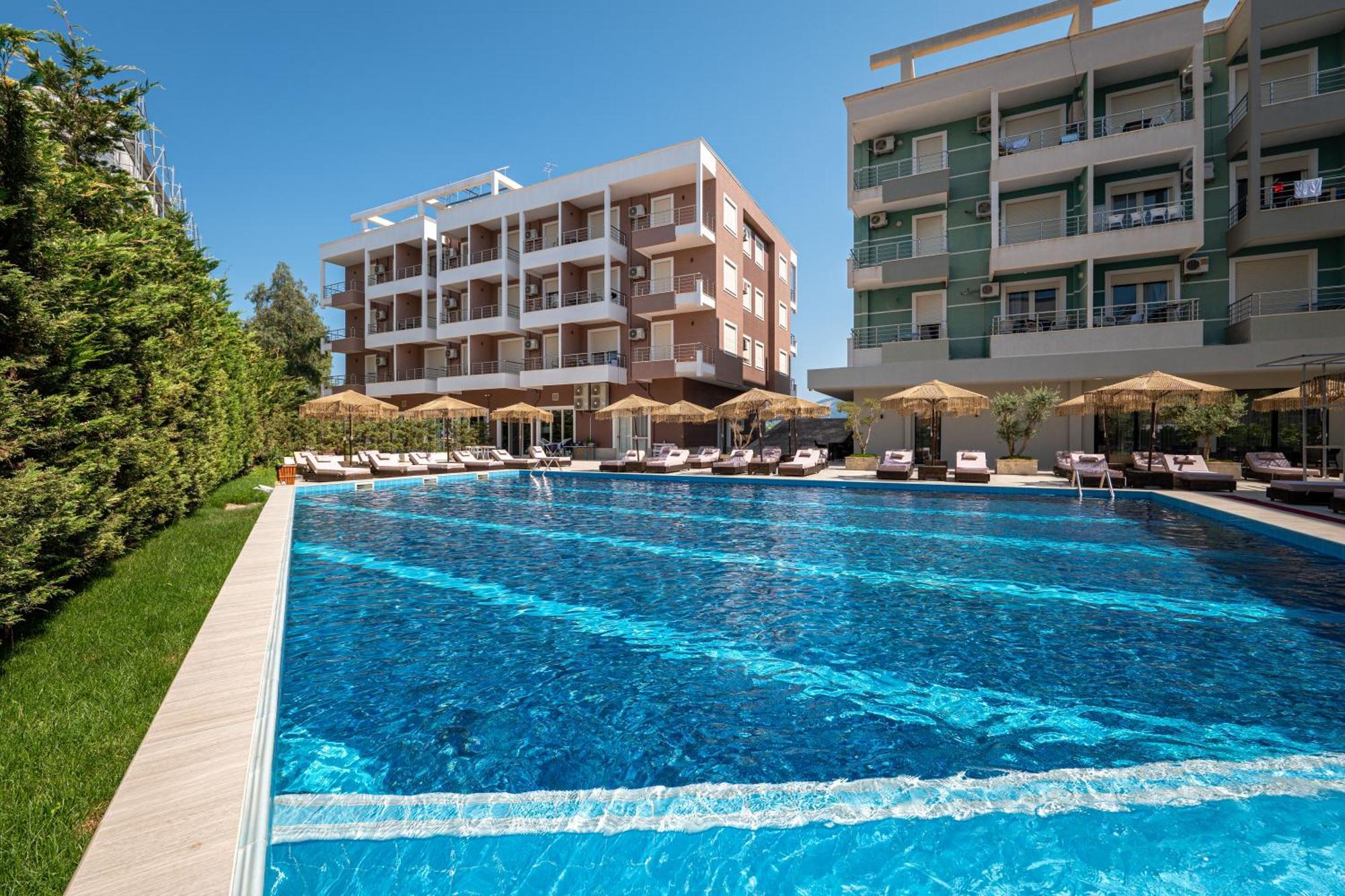 Gest Hotel Radhime Bagian luar foto